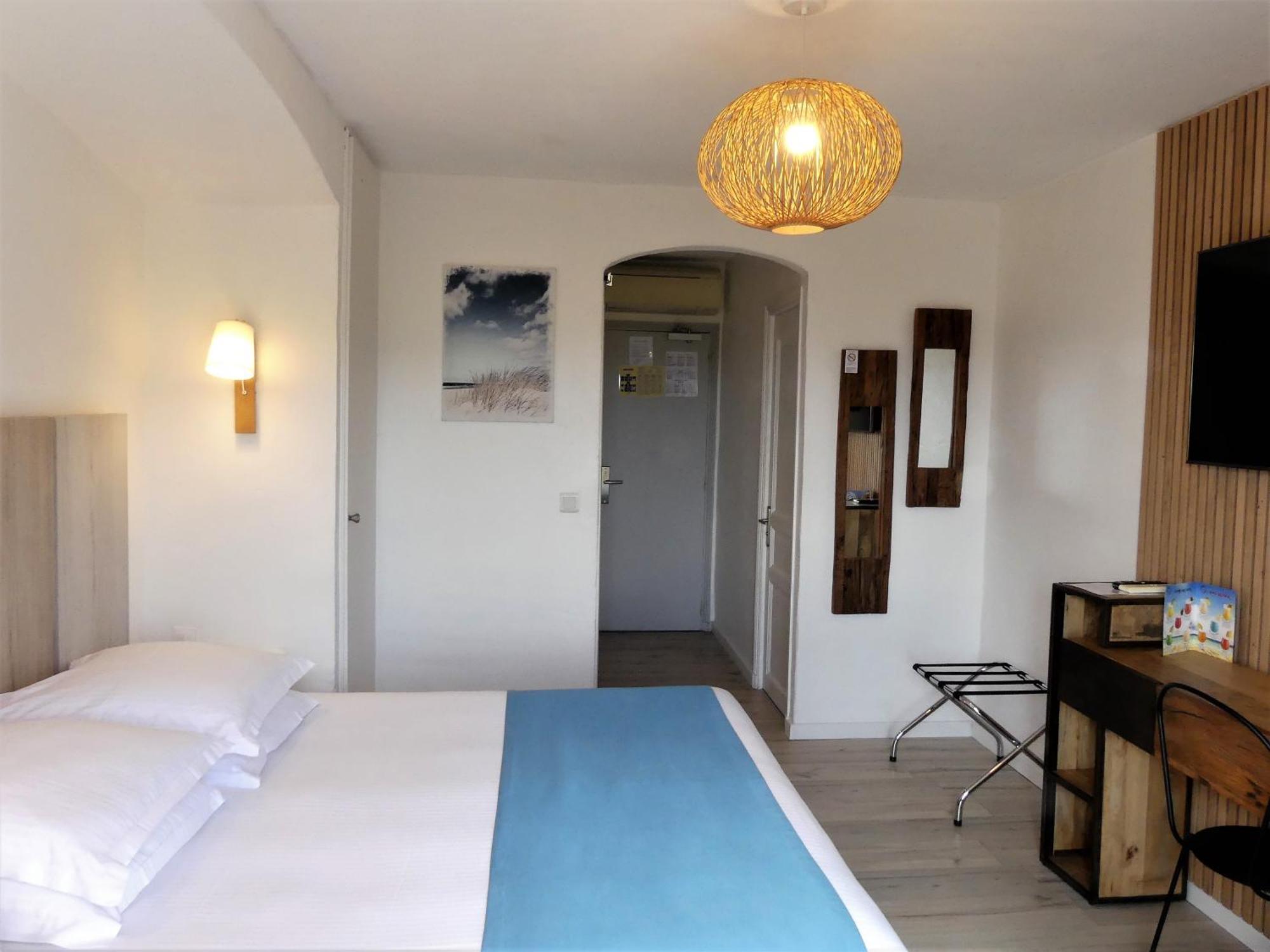 Hotel De La Vierge Noire 생트막시메 외부 사진
