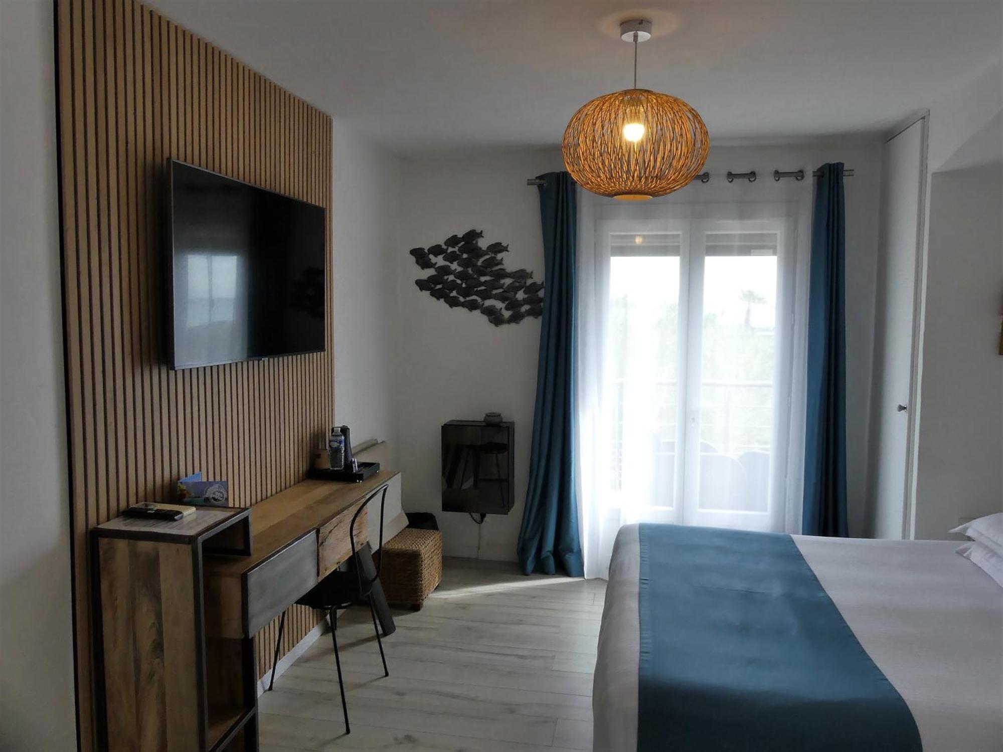 Hotel De La Vierge Noire 생트막시메 외부 사진